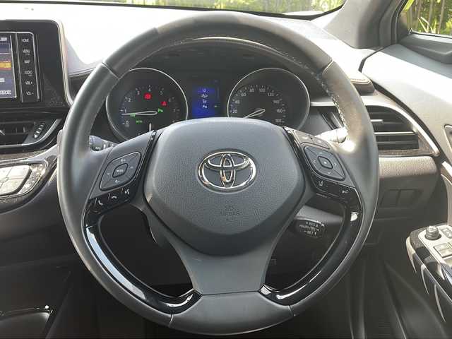 トヨタ Ｃ－ＨＲ G－T 青森県 2019(令1)年 1.5万km ホワイトパールクリスタルシャイン ・ワンオーナー/・寒冷地仕様/・4WD/・純正ＳＤナビ/・AM/FM/CD/DVD/BT/・フルセグ/・バックカメラ/・衝突軽減ブレーキ/・レーダークルーズコントロール/・レーンキープアシスト/・コーナーセンサー/・ブラインドスポットモニター/・ワイパーデアイサー/・横滑り防止装置/・ＬＥＤヘッドライト/・ＬＥＤフォグランプ/・オートライト/・ハーフレザーシート/・純正18AW/・社外ドライブレコーダー/・ＥＴＣ/・純正フロアマット/・保証書/・取扱説明書