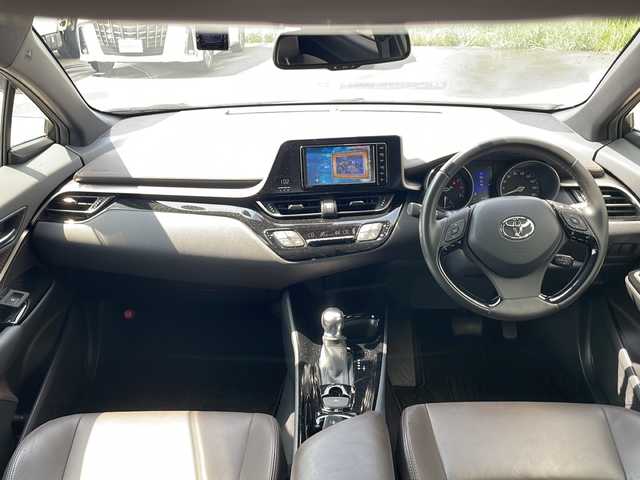 トヨタ Ｃ－ＨＲ G－T 青森県 2019(令1)年 1.5万km ホワイトパールクリスタルシャイン ・ワンオーナー/・寒冷地仕様/・4WD/・純正ＳＤナビ/・AM/FM/CD/DVD/BT/・フルセグ/・バックカメラ/・衝突軽減ブレーキ/・レーダークルーズコントロール/・レーンキープアシスト/・コーナーセンサー/・ブラインドスポットモニター/・ワイパーデアイサー/・横滑り防止装置/・ＬＥＤヘッドライト/・ＬＥＤフォグランプ/・オートライト/・ハーフレザーシート/・純正18AW/・社外ドライブレコーダー/・ＥＴＣ/・純正フロアマット/・保証書/・取扱説明書