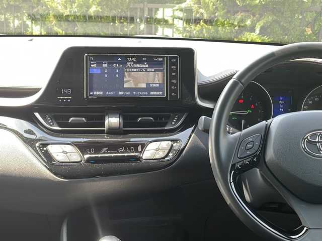 トヨタ Ｃ－ＨＲ G－T 青森県 2019(令1)年 1.5万km ホワイトパールクリスタルシャイン ・ワンオーナー/・寒冷地仕様/・4WD/・純正ＳＤナビ/・AM/FM/CD/DVD/BT/・フルセグ/・バックカメラ/・衝突軽減ブレーキ/・レーダークルーズコントロール/・レーンキープアシスト/・コーナーセンサー/・ブラインドスポットモニター/・ワイパーデアイサー/・横滑り防止装置/・ＬＥＤヘッドライト/・ＬＥＤフォグランプ/・オートライト/・ハーフレザーシート/・純正18AW/・社外ドライブレコーダー/・ＥＴＣ/・純正フロアマット/・保証書/・取扱説明書