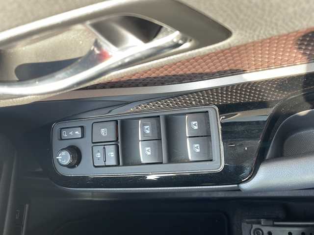 トヨタ Ｃ－ＨＲ G－T 青森県 2019(令1)年 1.5万km ホワイトパールクリスタルシャイン ・ワンオーナー/・寒冷地仕様/・4WD/・純正ＳＤナビ/・AM/FM/CD/DVD/BT/・フルセグ/・バックカメラ/・衝突軽減ブレーキ/・レーダークルーズコントロール/・レーンキープアシスト/・コーナーセンサー/・ブラインドスポットモニター/・ワイパーデアイサー/・横滑り防止装置/・ＬＥＤヘッドライト/・ＬＥＤフォグランプ/・オートライト/・ハーフレザーシート/・純正18AW/・社外ドライブレコーダー/・ＥＴＣ/・純正フロアマット/・保証書/・取扱説明書