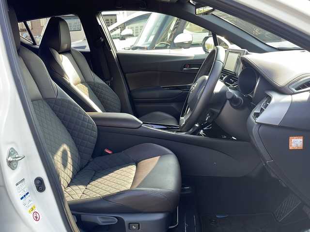 トヨタ Ｃ－ＨＲ G－T 青森県 2019(令1)年 1.5万km ホワイトパールクリスタルシャイン ・ワンオーナー/・寒冷地仕様/・4WD/・純正ＳＤナビ/・AM/FM/CD/DVD/BT/・フルセグ/・バックカメラ/・衝突軽減ブレーキ/・レーダークルーズコントロール/・レーンキープアシスト/・コーナーセンサー/・ブラインドスポットモニター/・ワイパーデアイサー/・横滑り防止装置/・ＬＥＤヘッドライト/・ＬＥＤフォグランプ/・オートライト/・ハーフレザーシート/・純正18AW/・社外ドライブレコーダー/・ＥＴＣ/・純正フロアマット/・保証書/・取扱説明書
