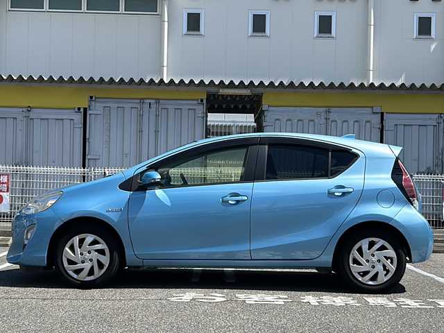 トヨタ アクア S 愛知県 2015(平27)年 4.8万km クールソーダメタリック /純正メモリナビ//AM/FM/SD/ワンセグ/BT/AUX/CD//バックカメラ//オートヘッドライト//ヘッドライトレベライザー//電格ミラー//プッシュスタート//スマートキー//スペアキー//ステアリングスイッチ//純正フロアマット//ドアバイザー//EV MODE//ECO MODE//保証書//取扱説明書