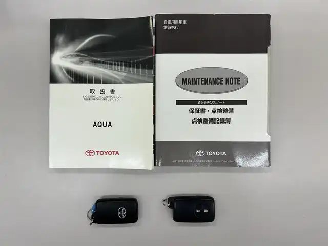 トヨタ アクア S 愛知県 2015(平27)年 4.8万km クールソーダメタリック /純正メモリナビ//AM/FM/SD/ワンセグ/BT/AUX/CD//バックカメラ//オートヘッドライト//ヘッドライトレベライザー//電格ミラー//プッシュスタート//スマートキー//スペアキー//ステアリングスイッチ//純正フロアマット//ドアバイザー//EV MODE//ECO MODE//保証書//取扱説明書