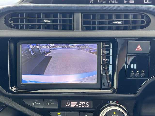 トヨタ アクア S 愛知県 2015(平27)年 4.8万km クールソーダメタリック /純正メモリナビ//AM/FM/SD/ワンセグ/BT/AUX/CD//バックカメラ//オートヘッドライト//ヘッドライトレベライザー//電格ミラー//プッシュスタート//スマートキー//スペアキー//ステアリングスイッチ//純正フロアマット//ドアバイザー//EV MODE//ECO MODE//保証書//取扱説明書