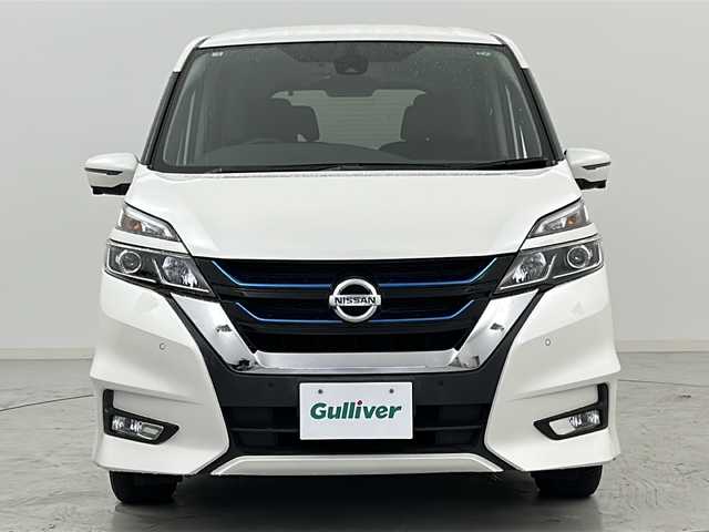 日産 セレナ e－パワー ハイウェイスター V 宮城県 2018(平30)年 5.4万km ブリリアントホワイトパール 禁煙車/プロパイロット/エマージェンシーブレーキ/車線逸脱警報/インテリジェントパーキングアシスト/アラウンドビューモニター/インテリジェントルームミラー/純正9型ナビ（地図無）/・BT.CD.DVD.AUX.SD/フルセグＴＶ/純正ドライブレコーダー（前）/ビルトインＥＴＣ/前席シートヒーター/ステアリングヒーター/革巻ステアリング/ステアリングスイッチ/プッシュスタート/スマートキー/横滑り防止機能/アイドリングストップ/電動パーキングブレーキ/純正フロアマット/純正ドアバイザー/純正15インチアルミホイール/ＬＥＤヘッドライト/フォグランプ/ロールサンシェード/シートバックテーブル