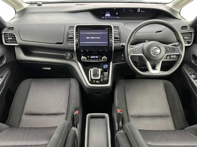 日産 セレナ e－パワー ハイウェイスター V 宮城県 2018(平30)年 5.4万km ブリリアントホワイトパール 禁煙車/プロパイロット/エマージェンシーブレーキ/車線逸脱警報/インテリジェントパーキングアシスト/アラウンドビューモニター/インテリジェントルームミラー/純正9型ナビ（地図無）/・BT.CD.DVD.AUX.SD/フルセグＴＶ/純正ドライブレコーダー（前）/ビルトインＥＴＣ/前席シートヒーター/ステアリングヒーター/革巻ステアリング/ステアリングスイッチ/プッシュスタート/スマートキー/横滑り防止機能/アイドリングストップ/電動パーキングブレーキ/純正フロアマット/純正ドアバイザー/純正15インチアルミホイール/ＬＥＤヘッドライト/フォグランプ/ロールサンシェード/シートバックテーブル
