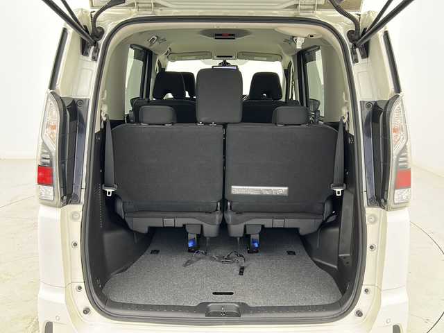 日産 セレナ e－パワー ハイウェイスター V 宮城県 2018(平30)年 5.4万km ブリリアントホワイトパール 禁煙車/プロパイロット/エマージェンシーブレーキ/車線逸脱警報/インテリジェントパーキングアシスト/アラウンドビューモニター/インテリジェントルームミラー/純正9型ナビ（地図無）/・BT.CD.DVD.AUX.SD/フルセグＴＶ/純正ドライブレコーダー（前）/ビルトインＥＴＣ/前席シートヒーター/ステアリングヒーター/革巻ステアリング/ステアリングスイッチ/プッシュスタート/スマートキー/横滑り防止機能/アイドリングストップ/電動パーキングブレーキ/純正フロアマット/純正ドアバイザー/純正15インチアルミホイール/ＬＥＤヘッドライト/フォグランプ/ロールサンシェード/シートバックテーブル