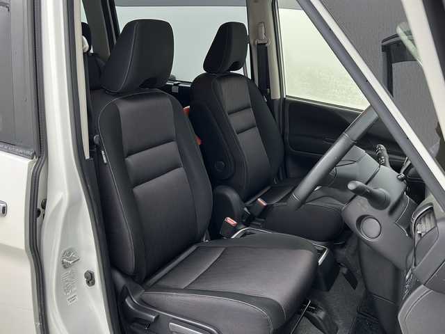 日産 セレナ e－パワー ハイウェイスター V 宮城県 2018(平30)年 5.4万km ブリリアントホワイトパール 禁煙車/プロパイロット/エマージェンシーブレーキ/車線逸脱警報/インテリジェントパーキングアシスト/アラウンドビューモニター/インテリジェントルームミラー/純正9型ナビ（地図無）/・BT.CD.DVD.AUX.SD/フルセグＴＶ/純正ドライブレコーダー（前）/ビルトインＥＴＣ/前席シートヒーター/ステアリングヒーター/革巻ステアリング/ステアリングスイッチ/プッシュスタート/スマートキー/横滑り防止機能/アイドリングストップ/電動パーキングブレーキ/純正フロアマット/純正ドアバイザー/純正15インチアルミホイール/ＬＥＤヘッドライト/フォグランプ/ロールサンシェード/シートバックテーブル