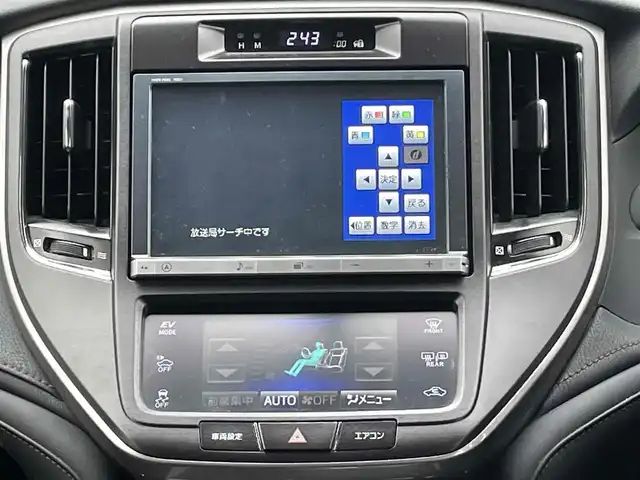 トヨタ クラウン ハイブリッド アスリート 千葉県 2013(平25)年 13.7万km ホワイトパールクリスタルシャイン (株)IDOMが運営する【じしゃロン八千代店】の自社ローン対象車両になります。こちらは現金またはオートローンご利用時の価格です。自社ローンご希望の方は別途その旨お申付け下さい/純正ナビ/バックカメラ/ETC/クルーズコントロール