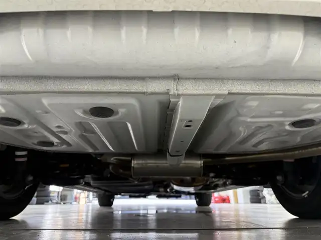 トヨタ ヴォクシー ZS 煌Ⅲ 滋賀県 2021(令3)年 1.7万km ホワイトパールクリスタルシャイン 純正10インチナビ（Bluetooth/CD/DVD/フルセグ）/Bカメ/両側電動パワースライド/ハーフレザーシート/純正フリップダウンモニター（リモコンなし）/クルーズコントロール/クリアランスソナー/LDA/PCS/LED/AHB/前後ドラレコ/ビルトインETC2.0/純正マット/ドアバイザー/プッシュスタート/ステアリングリモコン/リアロールサンシェード/MT付AT