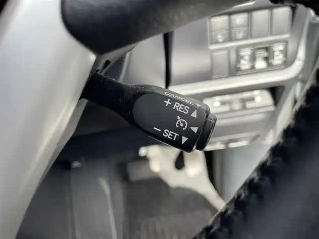 トヨタ ヴォクシー ZS 煌Ⅲ 滋賀県 2021(令3)年 1.7万km ホワイトパールクリスタルシャイン 純正10インチナビ（Bluetooth/CD/DVD/フルセグ）/Bカメ/両側電動パワースライド/ハーフレザーシート/純正フリップダウンモニター（リモコンなし）/クルーズコントロール/クリアランスソナー/LDA/PCS/LED/AHB/前後ドラレコ/ビルトインETC2.0/純正マット/ドアバイザー/プッシュスタート/ステアリングリモコン/リアロールサンシェード/MT付AT