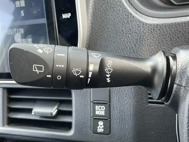 トヨタ ヴォクシー ZS 煌Ⅲ 滋賀県 2021(令3)年 1.7万km ホワイトパールクリスタルシャイン 純正10インチナビ（Bluetooth/CD/DVD/フルセグ）/Bカメ/両側電動パワースライド/ハーフレザーシート/純正フリップダウンモニター（リモコンなし）/クルーズコントロール/クリアランスソナー/LDA/PCS/LED/AHB/前後ドラレコ/ビルトインETC2.0/純正マット/ドアバイザー/プッシュスタート/ステアリングリモコン/リアロールサンシェード/MT付AT