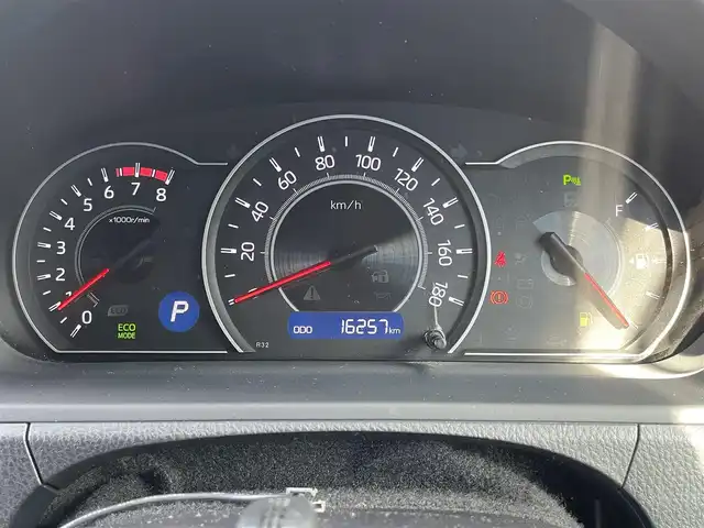 トヨタ ヴォクシー ZS 煌Ⅲ 滋賀県 2021(令3)年 1.7万km ホワイトパールクリスタルシャイン 純正10インチナビ（Bluetooth/CD/DVD/フルセグ）/Bカメ/両側電動パワースライド/ハーフレザーシート/純正フリップダウンモニター（リモコンなし）/クルーズコントロール/クリアランスソナー/LDA/PCS/LED/AHB/前後ドラレコ/ビルトインETC2.0/純正マット/ドアバイザー/プッシュスタート/ステアリングリモコン/リアロールサンシェード/MT付AT