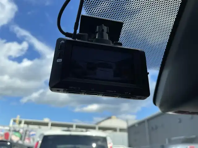 トヨタ ヴォクシー ZS 煌Ⅲ 滋賀県 2021(令3)年 1.7万km ホワイトパールクリスタルシャイン 純正10インチナビ（Bluetooth/CD/DVD/フルセグ）/Bカメ/両側電動パワースライド/ハーフレザーシート/純正フリップダウンモニター（リモコンなし）/クルーズコントロール/クリアランスソナー/LDA/PCS/LED/AHB/前後ドラレコ/ビルトインETC2.0/純正マット/ドアバイザー/プッシュスタート/ステアリングリモコン/リアロールサンシェード/MT付AT