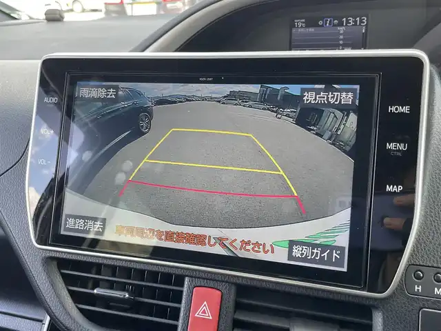 トヨタ ヴォクシー ZS 煌Ⅲ 滋賀県 2021(令3)年 1.7万km ホワイトパールクリスタルシャイン 純正10インチナビ（Bluetooth/CD/DVD/フルセグ）/Bカメ/両側電動パワースライド/ハーフレザーシート/純正フリップダウンモニター（リモコンなし）/クルーズコントロール/クリアランスソナー/LDA/PCS/LED/AHB/前後ドラレコ/ビルトインETC2.0/純正マット/ドアバイザー/プッシュスタート/ステアリングリモコン/リアロールサンシェード/MT付AT