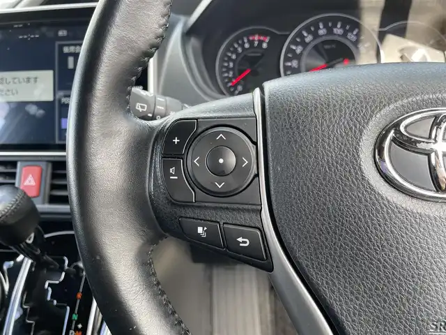 トヨタ ヴォクシー ZS 煌Ⅲ 滋賀県 2021(令3)年 1.7万km ホワイトパールクリスタルシャイン 純正10インチナビ（Bluetooth/CD/DVD/フルセグ）/Bカメ/両側電動パワースライド/ハーフレザーシート/純正フリップダウンモニター（リモコンなし）/クルーズコントロール/クリアランスソナー/LDA/PCS/LED/AHB/前後ドラレコ/ビルトインETC2.0/純正マット/ドアバイザー/プッシュスタート/ステアリングリモコン/リアロールサンシェード/MT付AT