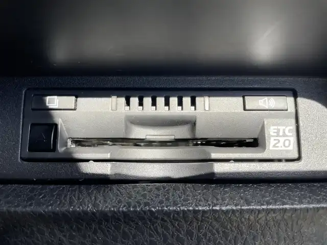 トヨタ ヴォクシー ZS 煌Ⅲ 滋賀県 2021(令3)年 1.7万km ホワイトパールクリスタルシャイン 純正10インチナビ（Bluetooth/CD/DVD/フルセグ）/Bカメ/両側電動パワースライド/ハーフレザーシート/純正フリップダウンモニター（リモコンなし）/クルーズコントロール/クリアランスソナー/LDA/PCS/LED/AHB/前後ドラレコ/ビルトインETC2.0/純正マット/ドアバイザー/プッシュスタート/ステアリングリモコン/リアロールサンシェード/MT付AT