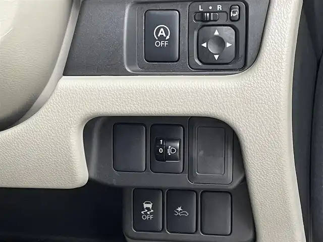 日産 デイズ X 埼玉県 2018(平30)年 1.6万km スターリングシルバーM 純正ナビ　アラウンドビューモニター　衝突被害軽減ブレーキ　ヒルスタートアシスト　純正フロアマット　アイドリングストップ　オートエアコン　コーナーセンサー　プッシュスタート　スマートキー　地デジフルセグ