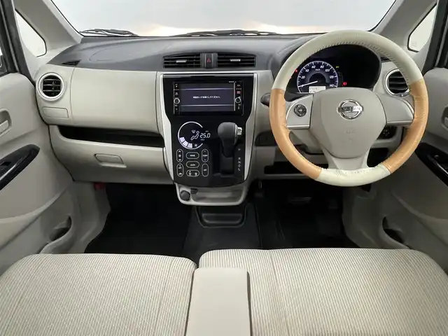 日産 デイズ X 埼玉県 2018(平30)年 1.6万km スターリングシルバーM 純正ナビ　アラウンドビューモニター　衝突被害軽減ブレーキ　ヒルスタートアシスト　純正フロアマット　アイドリングストップ　オートエアコン　コーナーセンサー　プッシュスタート　スマートキー　地デジフルセグ