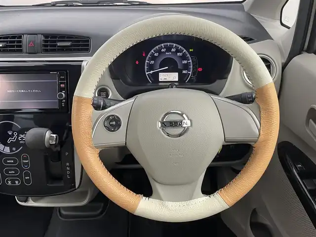 日産 デイズ X 埼玉県 2018(平30)年 1.6万km スターリングシルバーM 純正ナビ　アラウンドビューモニター　衝突被害軽減ブレーキ　ヒルスタートアシスト　純正フロアマット　アイドリングストップ　オートエアコン　コーナーセンサー　プッシュスタート　スマートキー　地デジフルセグ