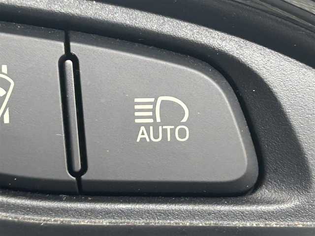 トヨタ ヴィッツ U 道央・札幌 2016(平28)年 10.6万km オレンジM ・4WD/・寒冷地仕様/・社外オーディオ（FH-P710MD）/　CD/FM/AM/・社外エンジンスターター/・プリクラッシュセーフティ/・レーンディパーチャーアラート/・オートマチックハイビーム/・ワイパーデアイサー/・ビルトインETC/・スマートキー/・プッシュスタート/・横滑り防止/・保証書、取説（有）/・スペアキーｘ１/・社外AW付スタッドレス積込(165/70/R14)