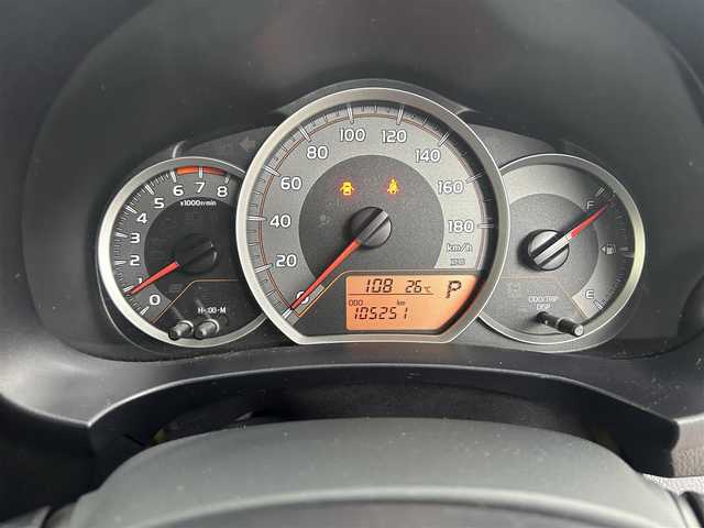 トヨタ ヴィッツ U 道央・札幌 2016(平28)年 10.6万km オレンジM ・4WD/・寒冷地仕様/・社外オーディオ（FH-P710MD）/　CD/FM/AM/・社外エンジンスターター/・プリクラッシュセーフティ/・レーンディパーチャーアラート/・オートマチックハイビーム/・ワイパーデアイサー/・ビルトインETC/・スマートキー/・プッシュスタート/・横滑り防止/・保証書、取説（有）/・スペアキーｘ１/・社外AW付スタッドレス積込(165/70/R14)