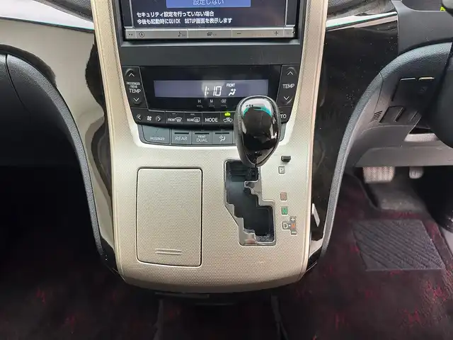 トヨタ ヴェルファイア 2．4Z ゴールデンアイズⅡ 兵庫県 2014(平26)年 7万km ホワイトパールクリスタルシャイン 純正SDナビ(CD/DVD/SD/Bluetooth/フルセグ)/純正フリップダウンモニター/バックカメラ/コーナーセンサー/両側パワースライドドア/パワーバックドア/クルーズコントロール/ハーフレザーシート/オットマン/純正18インチアルミホイール/純正フロアマット/ビルトインETC/HIDヘッドライト/ドライブレコーダー/オートライト