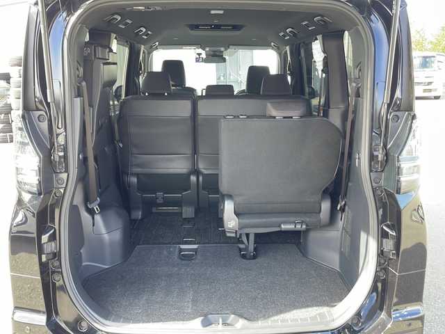 トヨタ ヴォクシー S－G 山梨県 2023(令5)年 4万km アティチュードブラックマイカ 純正メモリナビ/衝突軽減ブレーキ/CD/DVDデッキ/AMFMBTフルセグTV/バックカメラ/クルーズコントロール/両側パワースライドドア/純正LEDヘッドライト/ETC２．０/シートヒーター