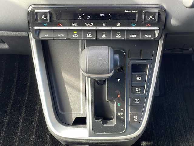 トヨタ ヴォクシー S－G 山梨県 2023(令5)年 4万km アティチュードブラックマイカ 純正メモリナビ/衝突軽減ブレーキ/CD/DVDデッキ/AMFMBTフルセグTV/バックカメラ/クルーズコントロール/両側パワースライドドア/純正LEDヘッドライト/ETC２．０/シートヒーター