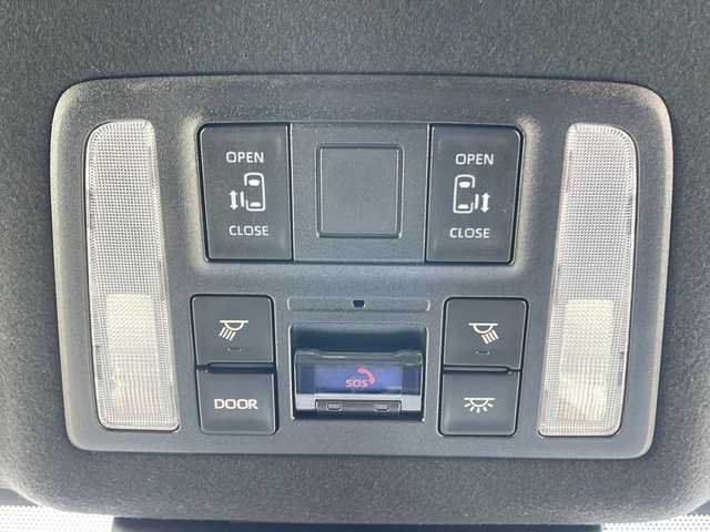 トヨタ ヴォクシー S－G 山梨県 2023(令5)年 4万km アティチュードブラックマイカ 純正メモリナビ/衝突軽減ブレーキ/CD/DVDデッキ/AMFMBTフルセグTV/バックカメラ/クルーズコントロール/両側パワースライドドア/純正LEDヘッドライト/ETC２．０/シートヒーター