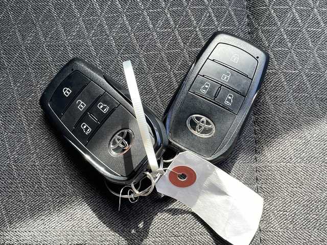 トヨタ ヴォクシー S－G 山梨県 2023(令5)年 4万km アティチュードブラックマイカ 純正メモリナビ/衝突軽減ブレーキ/CD/DVDデッキ/AMFMBTフルセグTV/バックカメラ/クルーズコントロール/両側パワースライドドア/純正LEDヘッドライト/ETC２．０/シートヒーター