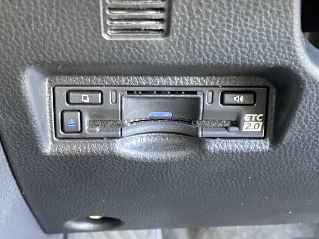 トヨタ ヴォクシー S－G 山梨県 2023(令5)年 4万km アティチュードブラックマイカ 純正メモリナビ/衝突軽減ブレーキ/CD/DVDデッキ/AMFMBTフルセグTV/バックカメラ/クルーズコントロール/両側パワースライドドア/純正LEDヘッドライト/ETC２．０/シートヒーター