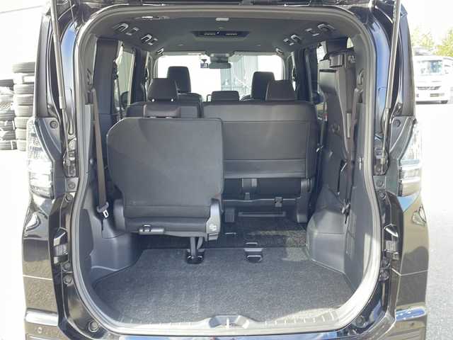 トヨタ ヴォクシー S－G 山梨県 2023(令5)年 4万km アティチュードブラックマイカ 純正メモリナビ/衝突軽減ブレーキ/CD/DVDデッキ/AMFMBTフルセグTV/バックカメラ/クルーズコントロール/両側パワースライドドア/純正LEDヘッドライト/ETC２．０/シートヒーター