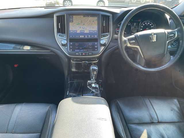 トヨタ クラウン ハイブリッド アスリートG 神奈川県 2016(平28)年 14.3万km ホワイトパールクリスタルシャイン 純正ナビ/LEDライト/クルーズコントロール（追従有）/フルセグTV/ETC/Bluetooth/サンルーフ/ステアリングリモコン/全部ドラレコ/シートメモリー機能/オートライト/ハイビーム/パワーシート（D/N席）/電動ステアリング調整/CD/DVD(Blu-ray再生可）/純正フロアマット/バイザー/バックカメラ/エアコンスイング機能/プッシュスタート/スマートキー