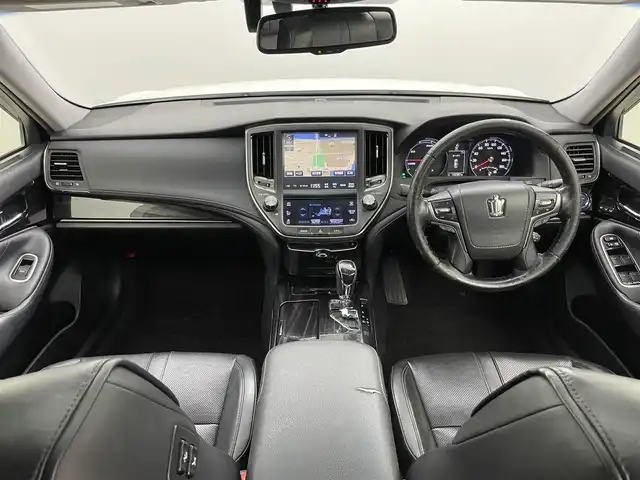 トヨタ クラウン ハイブリッド アスリートG 岡山県 2016(平28)年 14.3万km ホワイトパールクリスタルシャイン サンルーフ/純正ナビ/【Bluetooth/CD/DVD/フルセグTV】/黒合皮シート/前席シートヒーター/前席エアシート/前席パワーシート/シートメモリー機能/ステアリングヒーター/LEDヘッドライト/レーダークルーズコントロール/ビルトインETC/ブラインドスポットモニター/ステアリングリモコン/純正ドライブレコーダー（前）/オートライト/ハイビーム/電動ステアリング調整/純正フロアマット/バイザー/バックカメラ/エアコンスイング機能/プッシュスタート/スマートキー