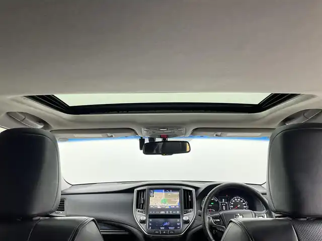 トヨタ クラウン ハイブリッド アスリートG 岡山県 2016(平28)年 14.3万km ホワイトパールクリスタルシャイン サンルーフ/純正ナビ/【Bluetooth/CD/DVD/フルセグTV】/黒合皮シート/前席シートヒーター/前席エアシート/前席パワーシート/シートメモリー機能/ステアリングヒーター/LEDヘッドライト/レーダークルーズコントロール/ビルトインETC/ブラインドスポットモニター/ステアリングリモコン/純正ドライブレコーダー（前）/オートライト/ハイビーム/電動ステアリング調整/純正フロアマット/バイザー/バックカメラ/エアコンスイング機能/プッシュスタート/スマートキー