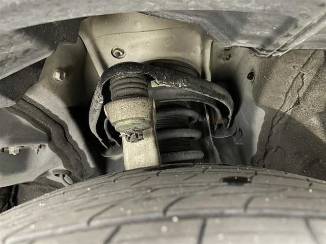 トヨタ クラウン ハイブリッド アスリートG 岡山県 2016(平28)年 14.3万km ホワイトパールクリスタルシャイン サンルーフ/純正ナビ/【Bluetooth/CD/DVD/フルセグTV】/黒合皮シート/前席シートヒーター/前席エアシート/前席パワーシート/シートメモリー機能/ステアリングヒーター/LEDヘッドライト/レーダークルーズコントロール/ビルトインETC/ブラインドスポットモニター/ステアリングリモコン/純正ドライブレコーダー（前）/オートライト/ハイビーム/電動ステアリング調整/純正フロアマット/バイザー/バックカメラ/エアコンスイング機能/プッシュスタート/スマートキー