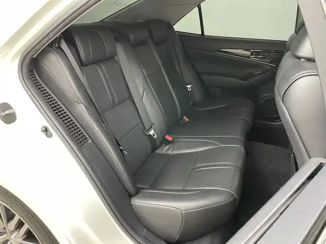 トヨタ クラウン ハイブリッド アスリートG 岡山県 2016(平28)年 14.3万km ホワイトパールクリスタルシャイン サンルーフ/純正ナビ/【Bluetooth/CD/DVD/フルセグTV】/黒合皮シート/前席シートヒーター/前席エアシート/前席パワーシート/シートメモリー機能/ステアリングヒーター/LEDヘッドライト/レーダークルーズコントロール/ビルトインETC/ブラインドスポットモニター/ステアリングリモコン/純正ドライブレコーダー（前）/オートライト/ハイビーム/電動ステアリング調整/純正フロアマット/バイザー/バックカメラ/エアコンスイング機能/プッシュスタート/スマートキー