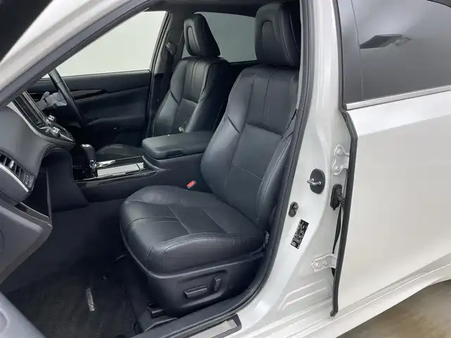 トヨタ クラウン ハイブリッド アスリートG 岡山県 2016(平28)年 14.3万km ホワイトパールクリスタルシャイン サンルーフ/純正ナビ/【Bluetooth/CD/DVD/フルセグTV】/黒合皮シート/前席シートヒーター/前席エアシート/前席パワーシート/シートメモリー機能/ステアリングヒーター/LEDヘッドライト/レーダークルーズコントロール/ビルトインETC/ブラインドスポットモニター/ステアリングリモコン/純正ドライブレコーダー（前）/オートライト/ハイビーム/電動ステアリング調整/純正フロアマット/バイザー/バックカメラ/エアコンスイング機能/プッシュスタート/スマートキー