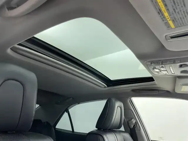 トヨタ クラウン ハイブリッド アスリートG 岡山県 2016(平28)年 14.3万km ホワイトパールクリスタルシャイン サンルーフ/純正ナビ/【Bluetooth/CD/DVD/フルセグTV】/黒合皮シート/前席シートヒーター/前席エアシート/前席パワーシート/シートメモリー機能/ステアリングヒーター/LEDヘッドライト/レーダークルーズコントロール/ビルトインETC/ブラインドスポットモニター/ステアリングリモコン/純正ドライブレコーダー（前）/オートライト/ハイビーム/電動ステアリング調整/純正フロアマット/バイザー/バックカメラ/エアコンスイング機能/プッシュスタート/スマートキー