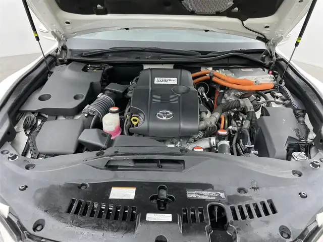 トヨタ クラウン ハイブリッド アスリートG 岡山県 2016(平28)年 14.3万km ホワイトパールクリスタルシャイン サンルーフ/純正ナビ/【Bluetooth/CD/DVD/フルセグTV】/黒合皮シート/前席シートヒーター/前席エアシート/前席パワーシート/シートメモリー機能/ステアリングヒーター/LEDヘッドライト/レーダークルーズコントロール/ビルトインETC/ブラインドスポットモニター/ステアリングリモコン/純正ドライブレコーダー（前）/オートライト/ハイビーム/電動ステアリング調整/純正フロアマット/バイザー/バックカメラ/エアコンスイング機能/プッシュスタート/スマートキー