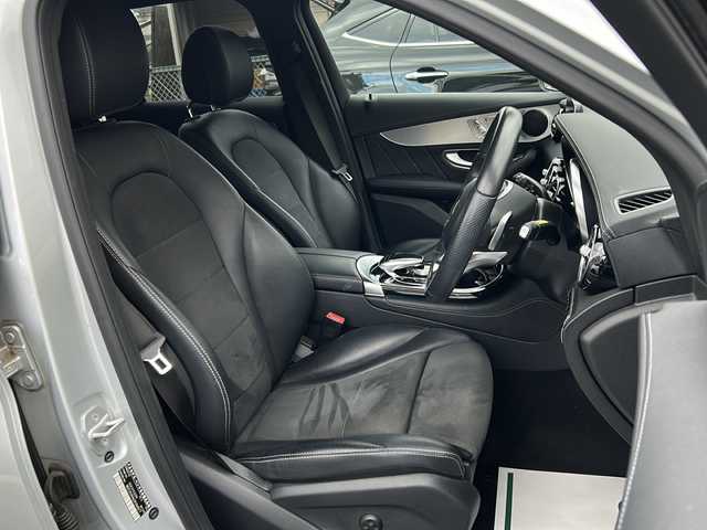 メルセデス・ベンツ ＧＬＣ２５０ 4マチック スポーツ 神奈川県 2016(平28)年 5.7万km イリジウムシルバー 純正ナビ(CD/DVD/USB/BT/フルセグTV)/全方位カメラ/レーダークルーズコントロール/パドルシフト/衝突被害軽減ブレーキ/レーンキープアシスト/横滑り防止装置/ステアリングアシスト/ブラインドスポットモニター/クリアランスソナー/ハーフレザーシート/D/N席パワーシート/D/N席シートヒーター/パワーバックドア/ルーフレール/純正フロアマット/スペアキー×1/保証書/取扱説明書