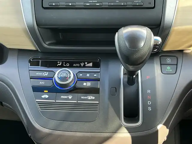 ホンダ フリード G 奈良県 2017(平29)年 2.8万km クリスタルブラックパール 純正ナビ　[VXM-174CSi]/バックカメラ　/地デジ　/Ｃパッケージ　/ビルトインＥＴＣ　/両側パワースライドドア　/純正１５インチＡＷ　/プッシュスタート　/ドアバイザー　/アイドリングストップ /コンフォートビューパッケージ