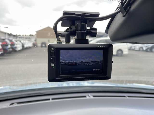 トヨタ カローラ アクシオ ハイブリッドG 岩手県 2015(平27)年 3.9万km ブルーM 純正SDナビ/AM/FM/CD/DVD/Bluetooth/フルセグTV/バックカメラ/ビルトインETC/前後ドライブレコーダー/衝突被害軽減ブレーキ/レーンキープアシスト/横滑り防止装置/シートヒーター/オートライト/オートハイビーム/LEDヘッドライト/スマートキー/プッシュスタート/電動格納ミラー/純正15インチAW/社外スタッドレス付タイヤ車載/純正フロアマット/ドアバイザー/nanoe/保証書/取扱説明書