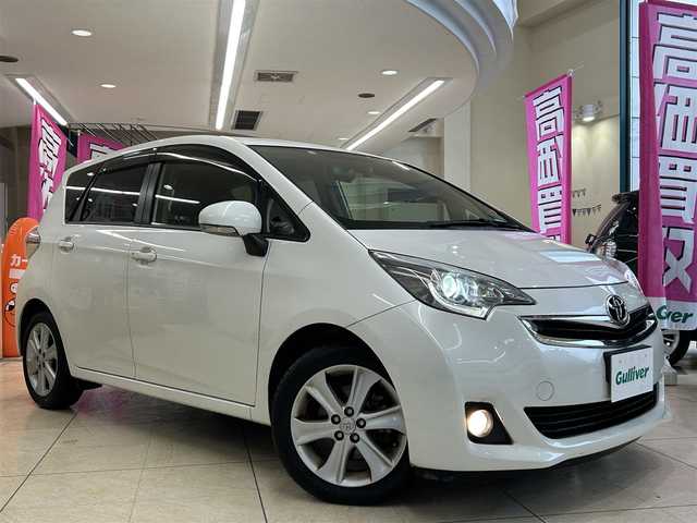 トヨタ ラクティス 東京都 2014(平26)年 12.4万km ホワイトパールクリスタルシャイン 純正ディーラーナビ(NSCP-W62)/(FM/AM/BT/ワンセグTV)/バックカメラ/電動格納ミラー/ドアバイザー/純正フロアマット/横滑り防止/ETC/革巻きステアリング/クルーズコントロール/オートライト/フォグランプ/HID/プライバシーガラス/前方ドライブレコーダー/ISOFIX