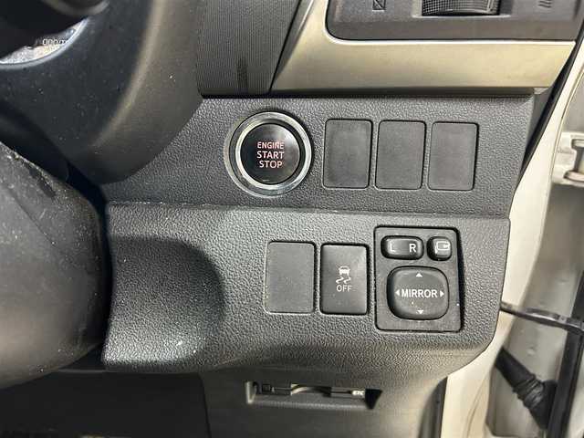 トヨタ ラクティス 東京都 2014(平26)年 12.4万km ホワイトパールクリスタルシャイン 純正ディーラーナビ(NSCP-W62)/(FM/AM/BT/ワンセグTV)/バックカメラ/電動格納ミラー/ドアバイザー/純正フロアマット/横滑り防止/ETC/革巻きステアリング/クルーズコントロール/オートライト/フォグランプ/HID/プライバシーガラス/前方ドライブレコーダー/ISOFIX