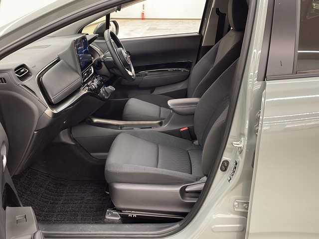 トヨタ アクア Z 道央・札幌 2022(令4)年 2.8万km アーバンカーキ /4WD//純正ナビ/（Bluetooth/ラジオ）//寒冷地仕様//衝突被害軽減システム//ETC//クルーズコントロール//社外ドライブレコーダー（前方、後方）//純正エンジンスターター//ステアリングスイッチ//社外AW冬タイヤ積込み//オートライト//オートハイビーム//フォグライト//オートエアコン//AC100V//電動格納ミラー