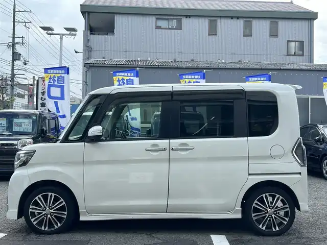 ダイハツ タント カスタム RS トップED SA Ⅲ 京都府 2016(平28)年 9.4万km パールホワイトⅢ (株)IDOMが運営する【じしゃロン伏見店】の自社ローン専用車両になりますこちらは現金またはオートローンご利用時の価格です。自社ローンご希望の方は別途その旨お申付け下さい/プッシュスタート/社外ナビ/バックカメラ/ETC/ハーフレザーシート/ターボ付き/アイドリングストップ/横滑り防止装置/衝突軽減ブレーキ/両側パワースライドドア/純正フロアマット/純正アルミホイール/LEDヘッドライト/電動格納ミラー/ドアバイザー