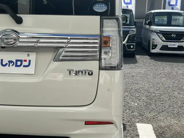 ダイハツ タント カスタム RS トップED SA Ⅲ 京都府 2016(平28)年 9.4万km パールホワイトⅢ (株)IDOMが運営する【じしゃロン伏見店】の自社ローン専用車両になりますこちらは現金またはオートローンご利用時の価格です。自社ローンご希望の方は別途その旨お申付け下さい/プッシュスタート/社外ナビ/バックカメラ/ETC/ハーフレザーシート/ターボ付き/アイドリングストップ/横滑り防止装置/衝突軽減ブレーキ/両側パワースライドドア/純正フロアマット/純正アルミホイール/LEDヘッドライト/電動格納ミラー/ドアバイザー