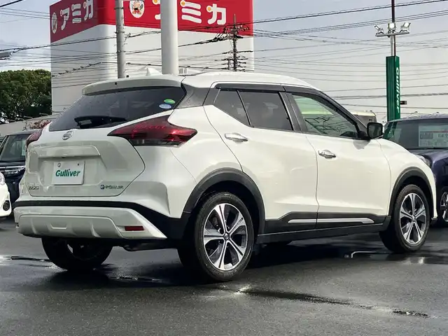 日産 キックス X ツートーンインテリアED 静岡県 2020(令2)年 2.8万km ブリリアントホワイトパール 純正9インチナビ(CD/DVD/BT/フルセグ)/プロパイロット/全方位カメラ/純正ドライブレコーダー/純正ETC2.0/D席N席シートヒーター/ステアリングヒーター/デジタルインナーミラー/クルーズコントロール（追従あり）/USB入力端子/純正フロアマット/純正17インチアルミホイール/コーナーセンサー前後/レーンキープアシスト/オートライト/LEDヘッドライト/オートエアコン/エンジンスタートボタン/パワーステアリング/パワーウィンドウ/アイドリングストップ/スマートキー/スペアキー1本/ABS/横滑り防止装置/W+サイドエアバック/衝突軽減システム